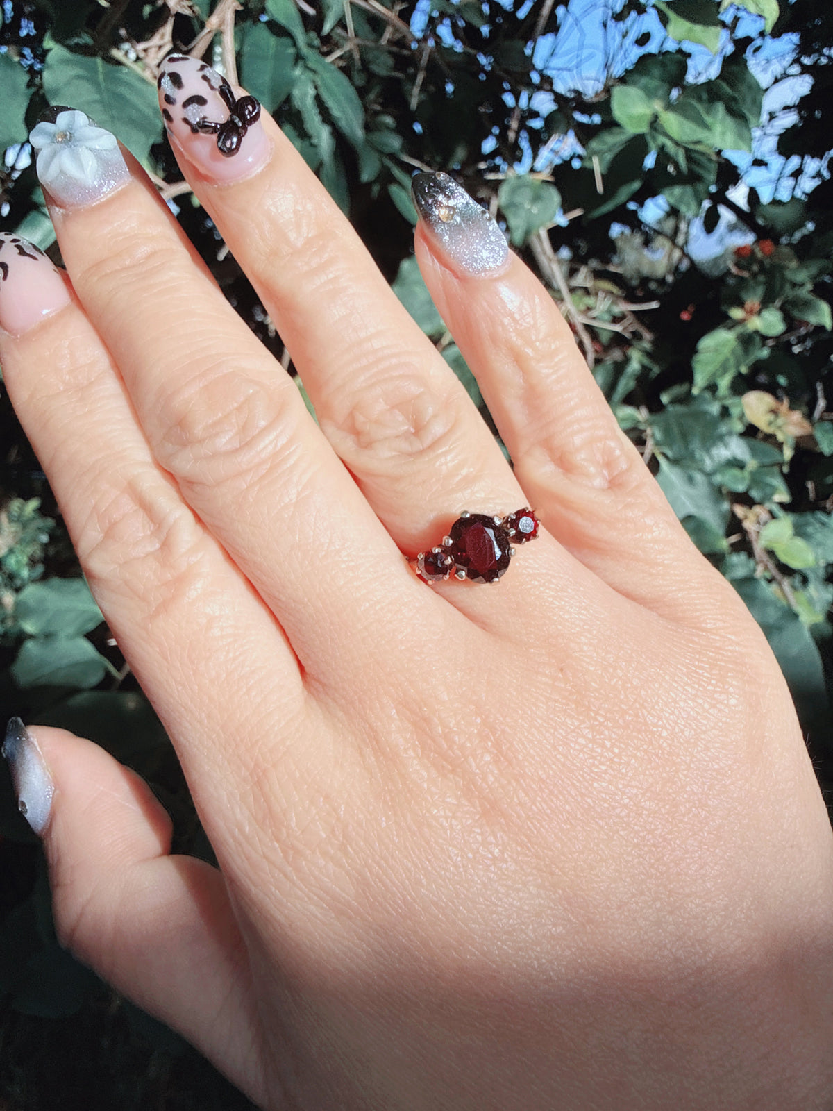 Vintage 1973 9ct Gold Garnet Trilogy Ring Size K