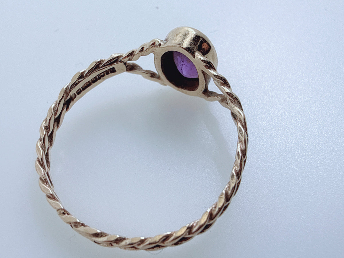British Vintage 9ct Gold Purple Amethyst Solitaire Ring