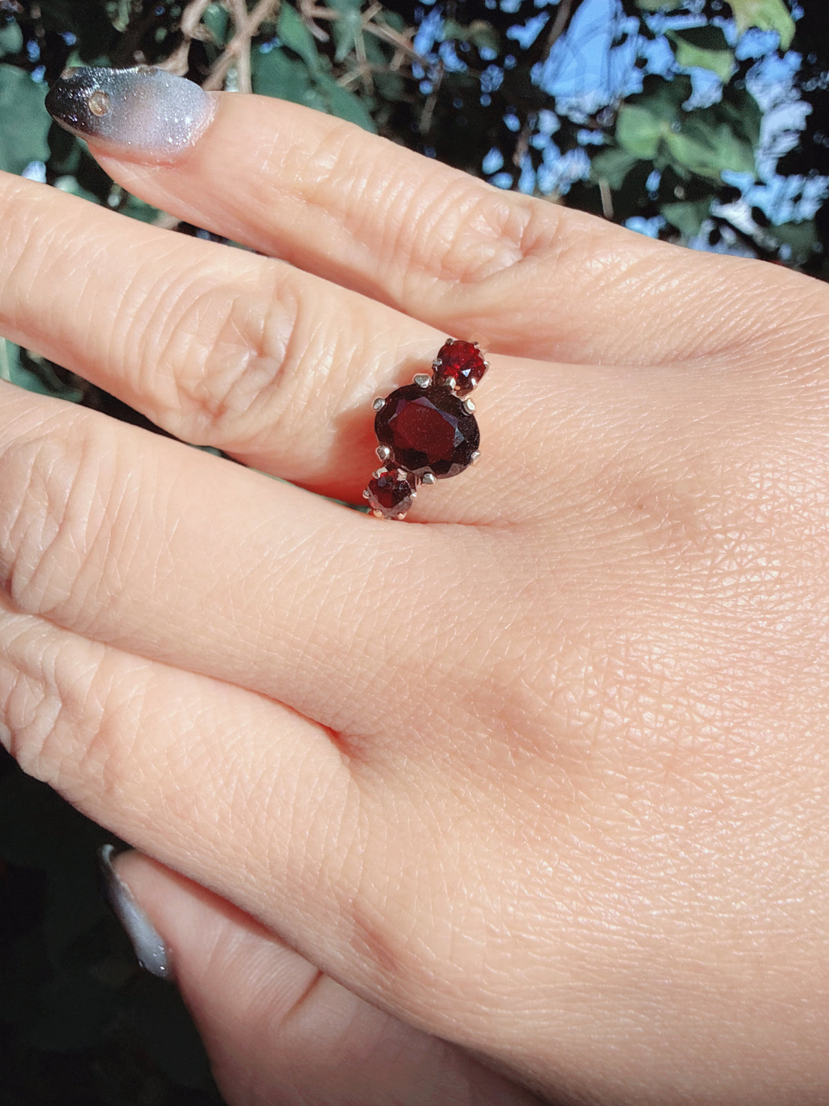 Vintage 1973 9ct Gold Garnet Trilogy Ring Size K