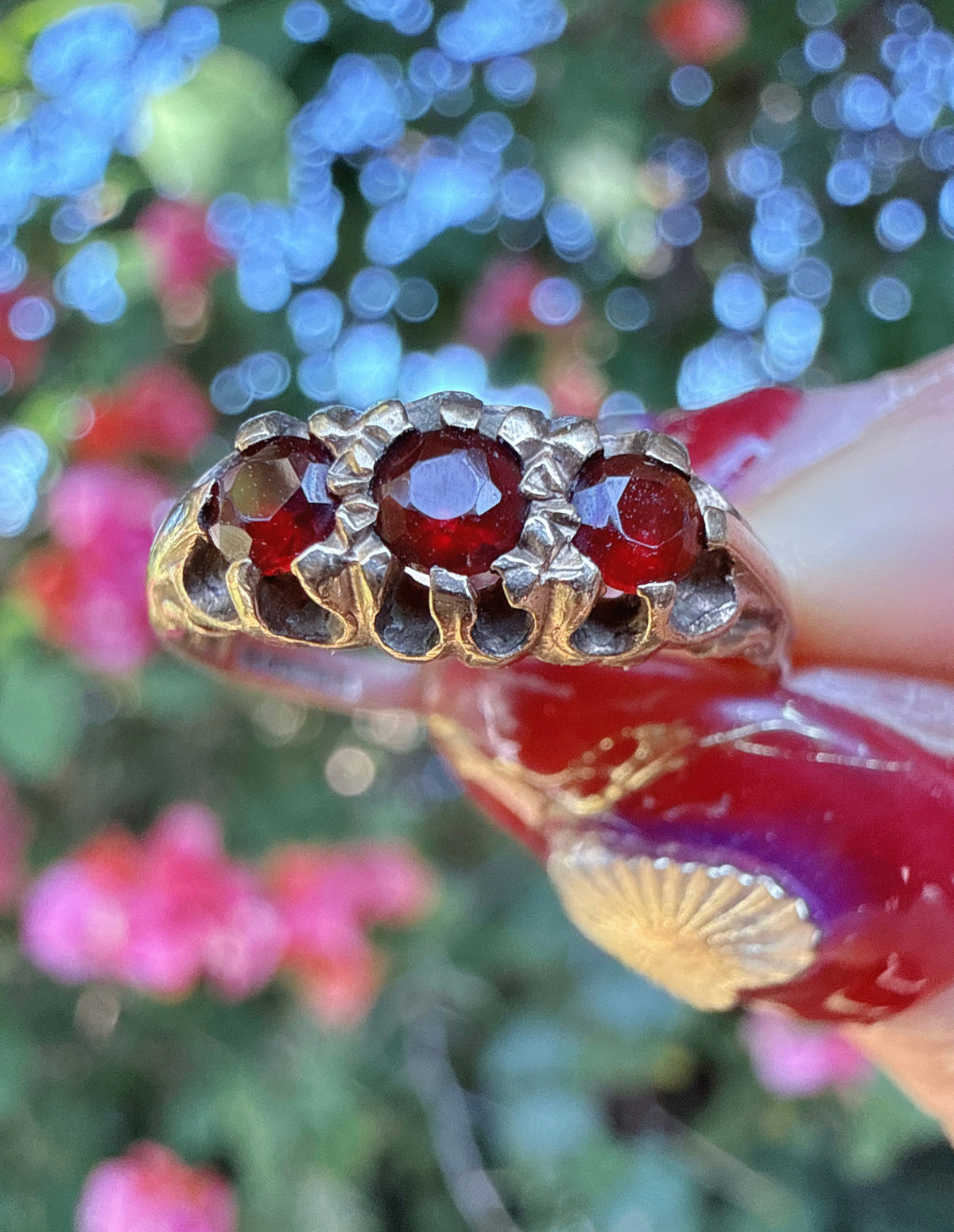Vintage 1980s 9ct Gold Garnet Trilogy Ring Size I 1/2