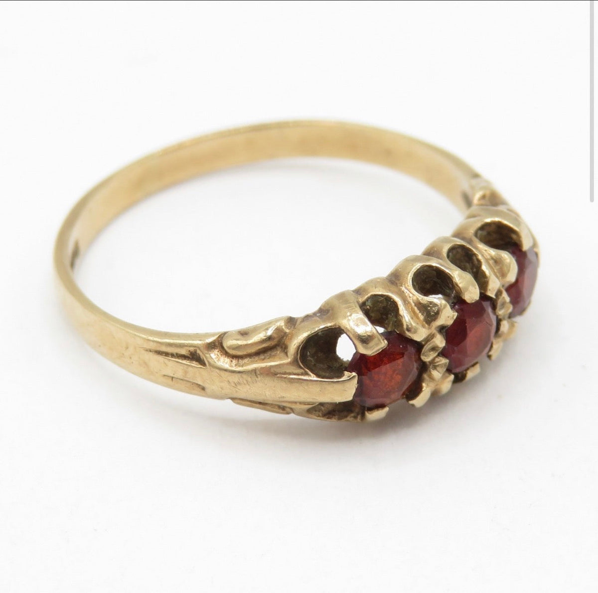Vintage 1980s 9ct Gold Garnet Trilogy Ring Size I 1/2