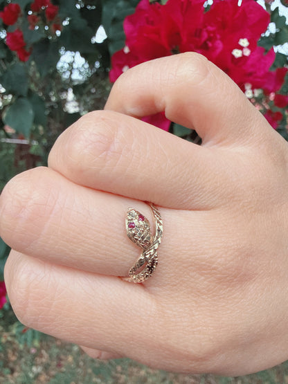 Vintage 1988 9ct Gold Ruby Eye Snake Serpent Ring Size N 1/2