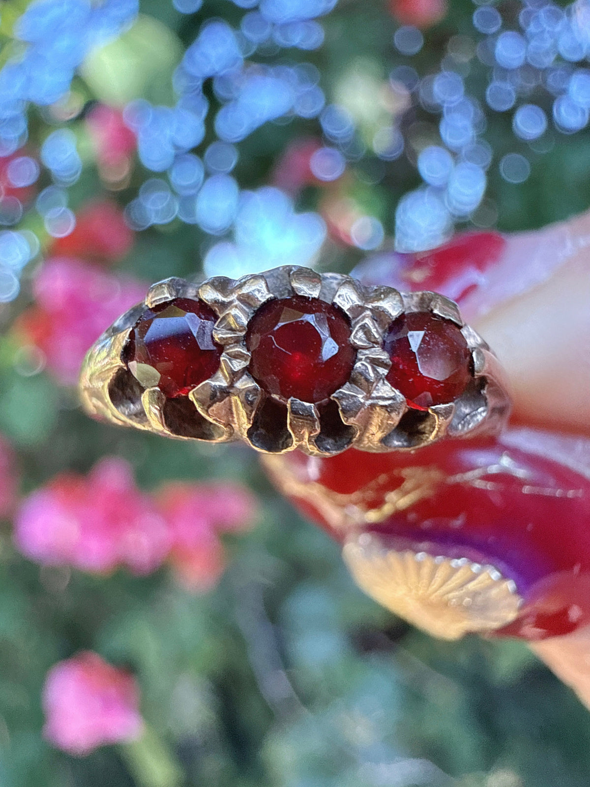 Vintage 1980s 9ct Gold Garnet Trilogy Ring Size I 1/2