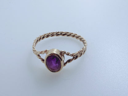 British Vintage 9ct Gold Purple Amethyst Solitaire Ring