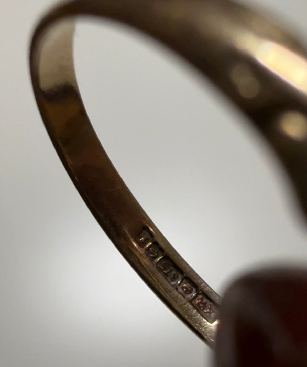 Vintage 1980s 9ct Gold Garnet Trilogy Ring Size I 1/2