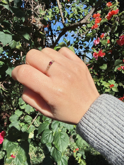 Vintage Dainty 9ct Yellow Gold Garnet Ring Size M